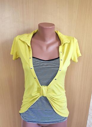 Желтая футболка белая майка в черную полоску на запах