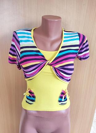 Желтая разноцветная майка футболка
