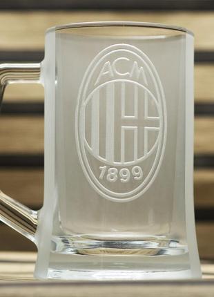 Пивний келих 670 мл з гравіюванням лого футбольного клубу мілан, подарунок для друга1 фото