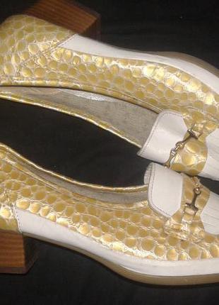 4.5-23.5 кожа новые maisl  следы перевозки каблук 4 см ширина стельки 7.8