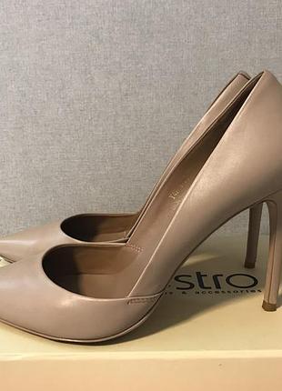 Туфлі estro шкіряні 39