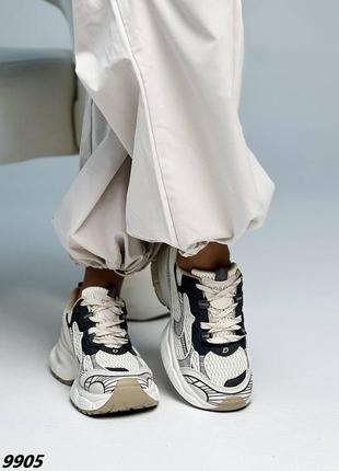 Женские кроссовки белые из вставками2 фото