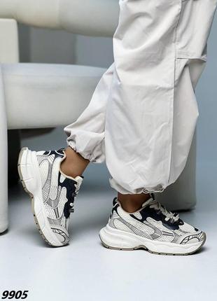 Женские кроссовки белые из вставками4 фото