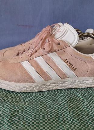 Розовые кроссовки adidas originals gazelle bb54722 фото