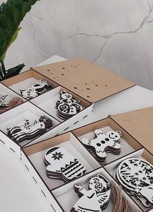 Дерев'яні еко іграшки на ялинку+коробочка(24шт).