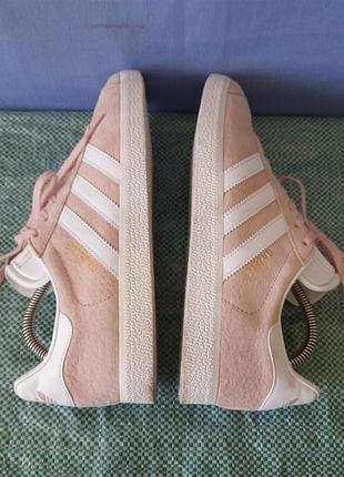 Розовые кроссовки adidas originals gazelle bb54724 фото