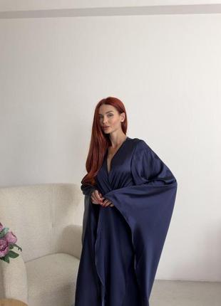 Шовковий довгий жіночий халат грета на запах тканина шовк армані красивий довгий домашній халат колір синій9 фото