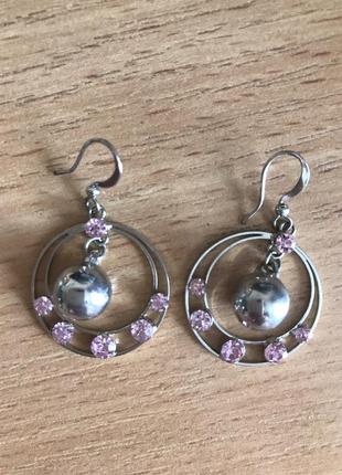 Новые круглые серьги с розовыми камушками