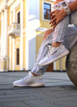 Прекрасные женские кроссовки adidas yeezy boost 350 белые рефлективные4 фото