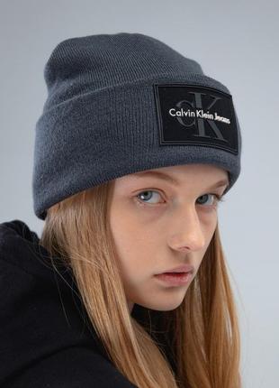 Зимова жіноча шапка calvin klein графіт