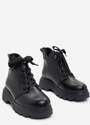 Чорні зимові черевики на шнурівці 363 фото