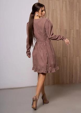 Вельветовое платье с фигурным декольте3 фото