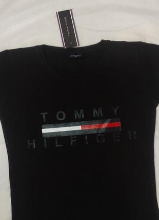 Черная базовая женская футболка tommy hilfiger актуальная футболка3 фото