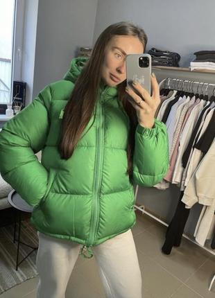 Куртка пуфер зеленого цвета новая