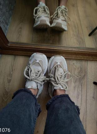 Кроссовки на массивной подошве с большими шнурками бежевые8 фото