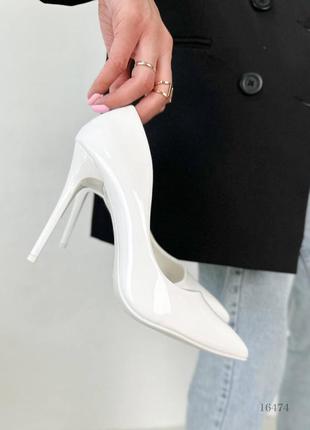 Женские туфли белые