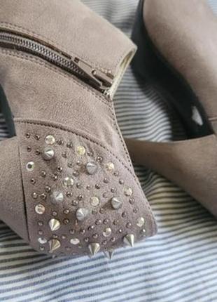 Круті туфлі нові ботильйони шипи4 фото