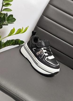 Стильні кросівки для дівчинки чорні на стильній підошві