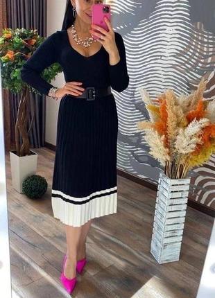 Сукня приталеного силуету