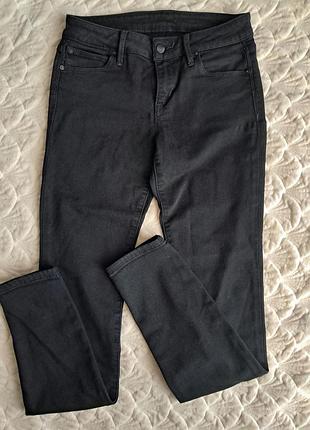 Чорні джинси