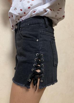 Шикарные шорты с шнуровкой по бокам