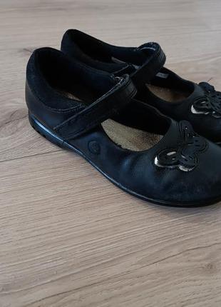 Кожаные туфли для девочки с подметкой, светящейся/ школьные туфли clarks1 фото