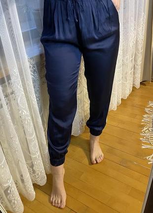 Легкие летние брюки брендаanataka материал напоминает шелк, глубокий синий цвет на резинке2 фото