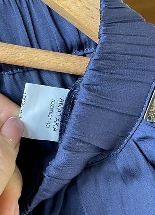 Легкие летние брюки брендаanataka материал напоминает шелк, глубокий синий цвет на резинке7 фото
