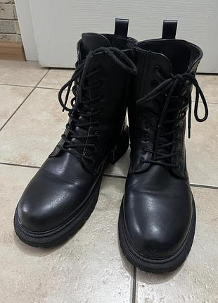 Ботинки, черевики