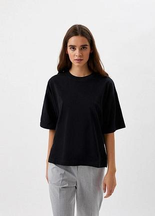 Футболка uniqlo.
