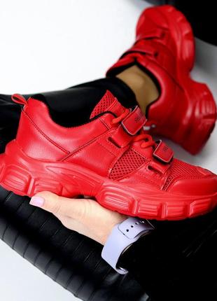 Красные женские кроссовки на утолщенной подошве с липучками7 фото