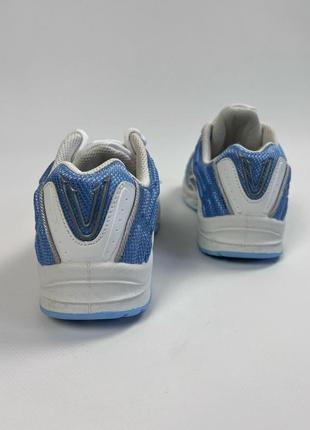 Голубые белые кроссовки с серебристыми вставками5 фото