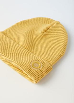Стильная шапка зара