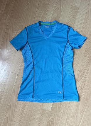 Спортивная женская футболка