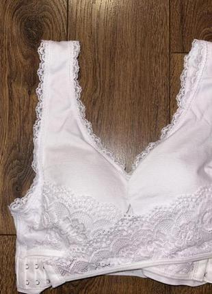 Стильный белый кружевной топ бра с паралоновыми чашками s мадрид