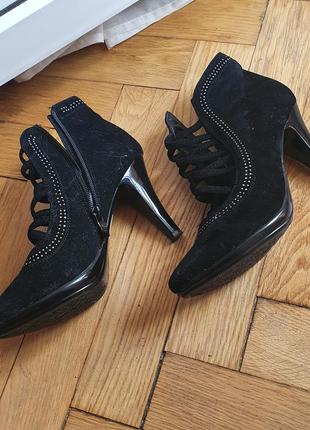 Ботинки туфли 8