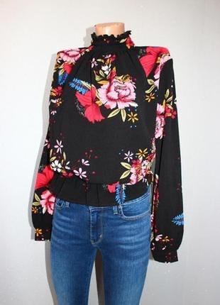 Стильная нарядная черная блуза под горло в крупные цветы с-м4 фото