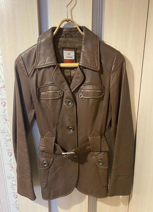 Шкіряна ( натуральна шкіра) куртка шоколадного кольору