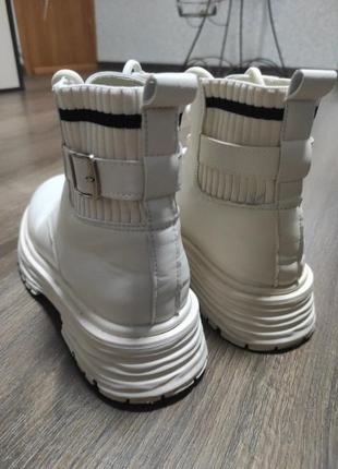 Ботинки, молочного цвета, размер -39, б/у