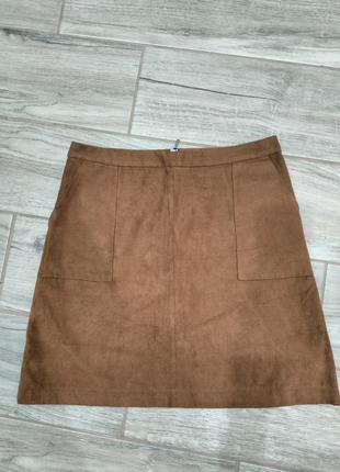 Брендовая замшевая рижа коричневая мини юбка трапеция с большими накладными карманами