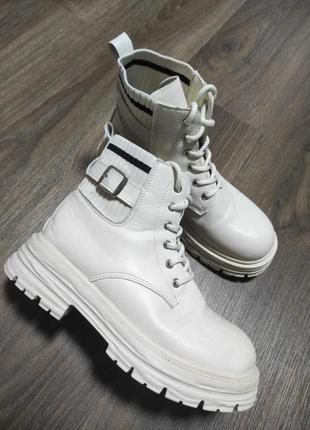 Ботинки, молочного цвета, размер -39, б/у