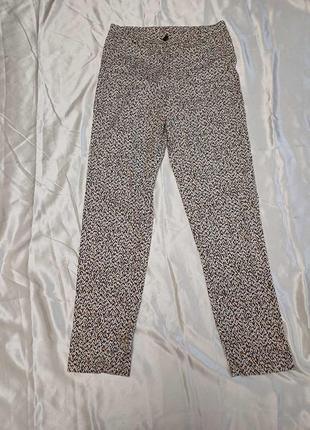 Легкие брюки в интересный принт