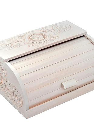 Красивая резная хлебница из дерева.