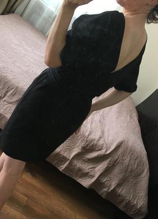 Ефектне маленьке чорне плаття zara