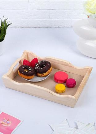 Красивый деревянный поднос