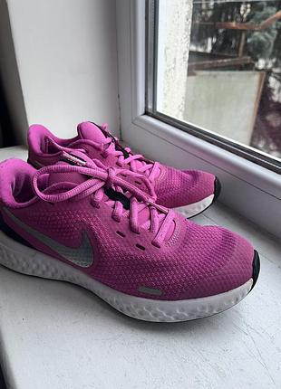 Кросівки спортивні бігові nike