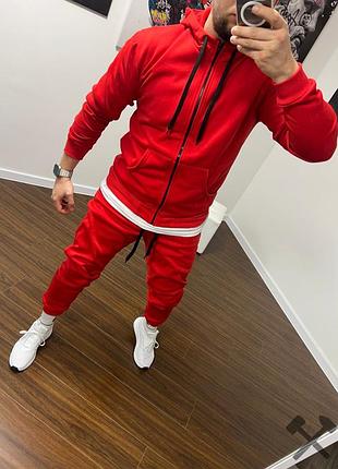 Мужской спортивный костюм