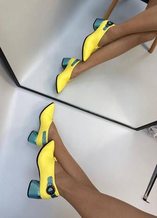 Жовті шкіряні ботильони туфлі на зручному каблуку6 фото
