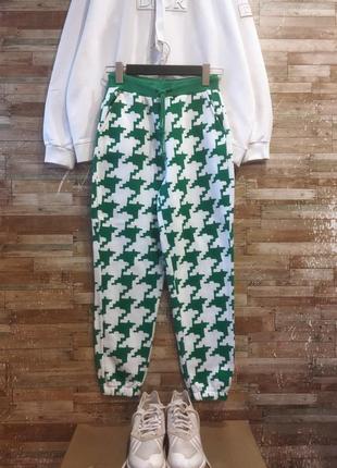 Классные. стильные. эффектные прогулочные брюки. высокая посадка.