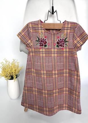 Сукня з вишивкою